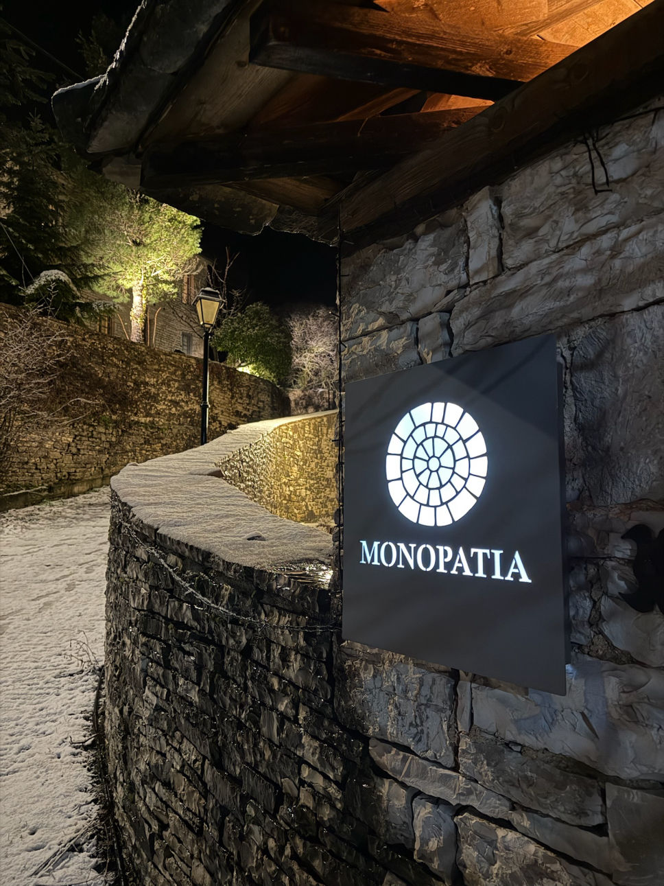Monopatia Resort With Snow